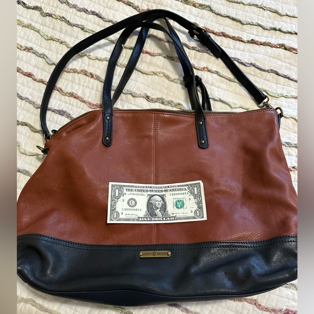 Lucky brand bag- lotsa pockets!